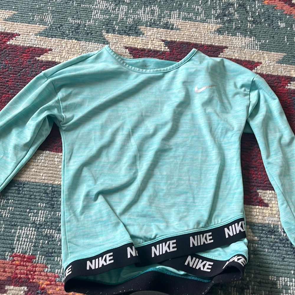 Nike light blue long sleeve 6-7y girls